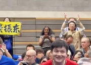 开云体育登录-勇闯淘汰赛！球队逆袭晋级，球迷欢呼