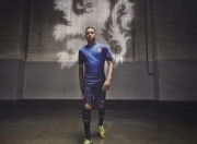 开云体育APP下载-赛道上的逆袭，红牛二队惊天逆转，阿隆索高光时刻照亮赛场