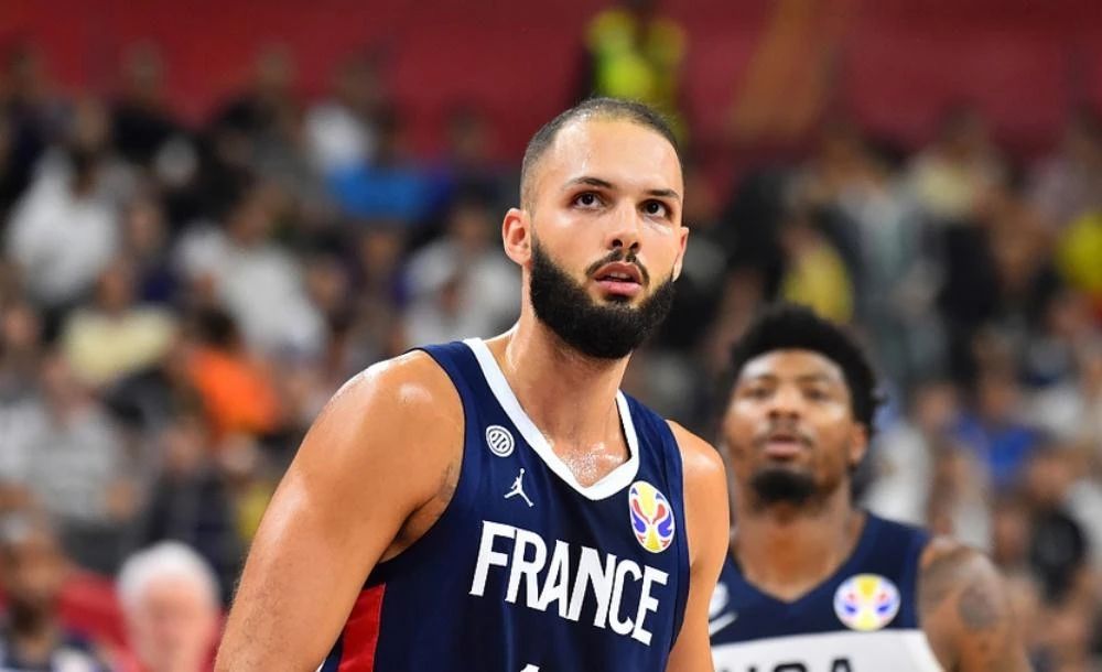 法国男篮爆冷勇士，萨姆·米切尔关键制胜的简单介绍