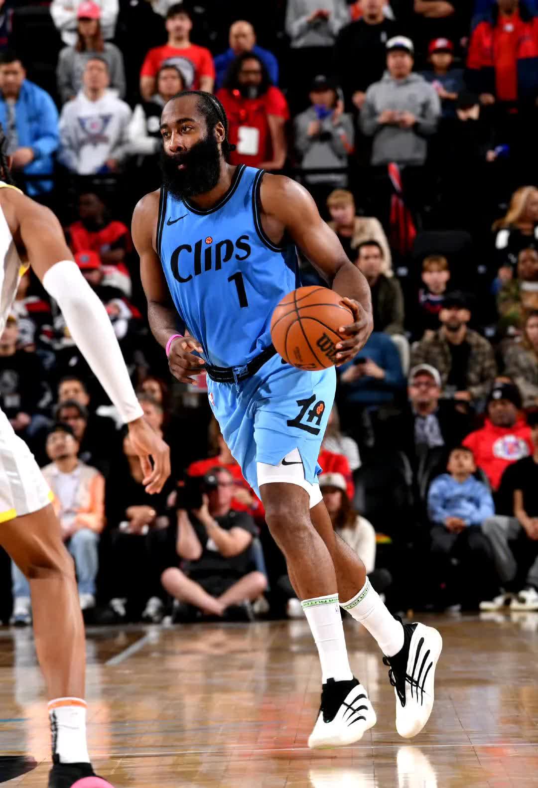 包含湖人B队逆转公牛，特雷杨高光表现的词条