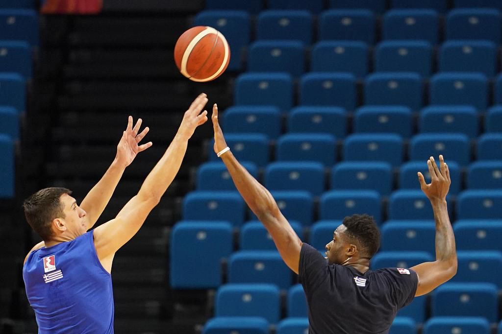 黑山队备战教练赛,期待取胜 黑山队备战教练赛,期待取胜