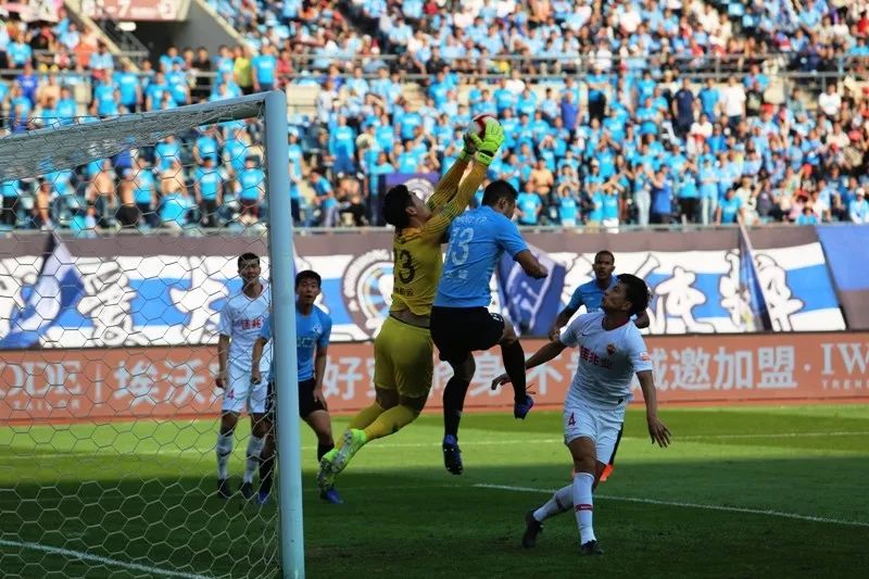 包含足球赛果：深圳佳兆业客场战胜大连一方，豪取胜利的词条