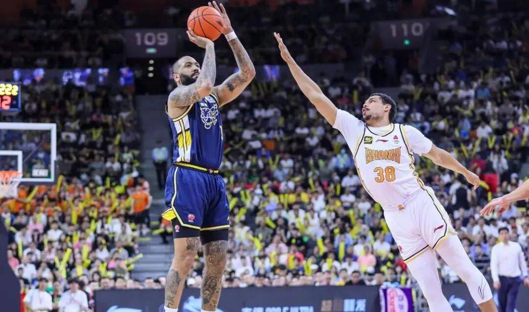 勇士外援受伤，球队战力大减的简单介绍