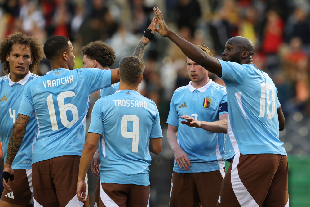 卢森堡女足比赛中疯狂进球引爆现场