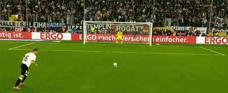 卢森堡女足比赛中疯狂进球引爆现场