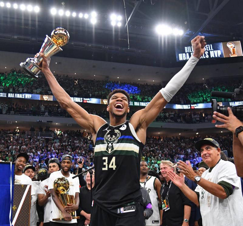 雄鹿击败骑士，字母哥全能表现稳定的简单介绍