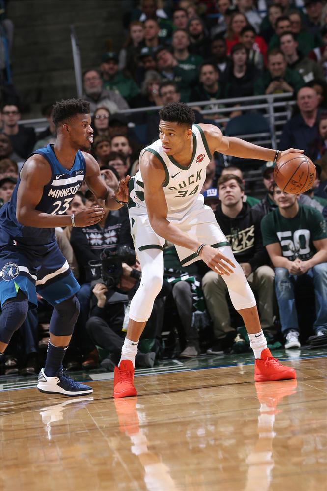 爵士险胜绿军，客场逆转胜利