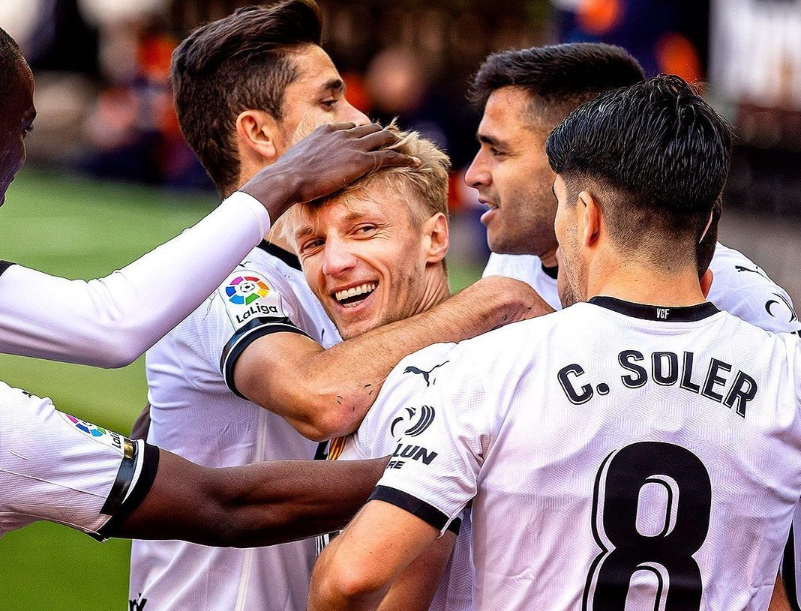 关于瓦伦西亚逆转战胜强敌，成功保级的信息