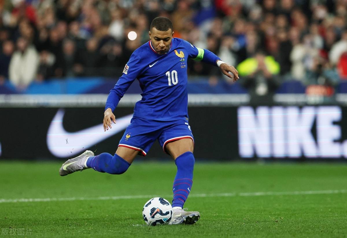 雷纳德斯重返巴萨，姆巴佩将加盟巴塞罗那的简单介绍