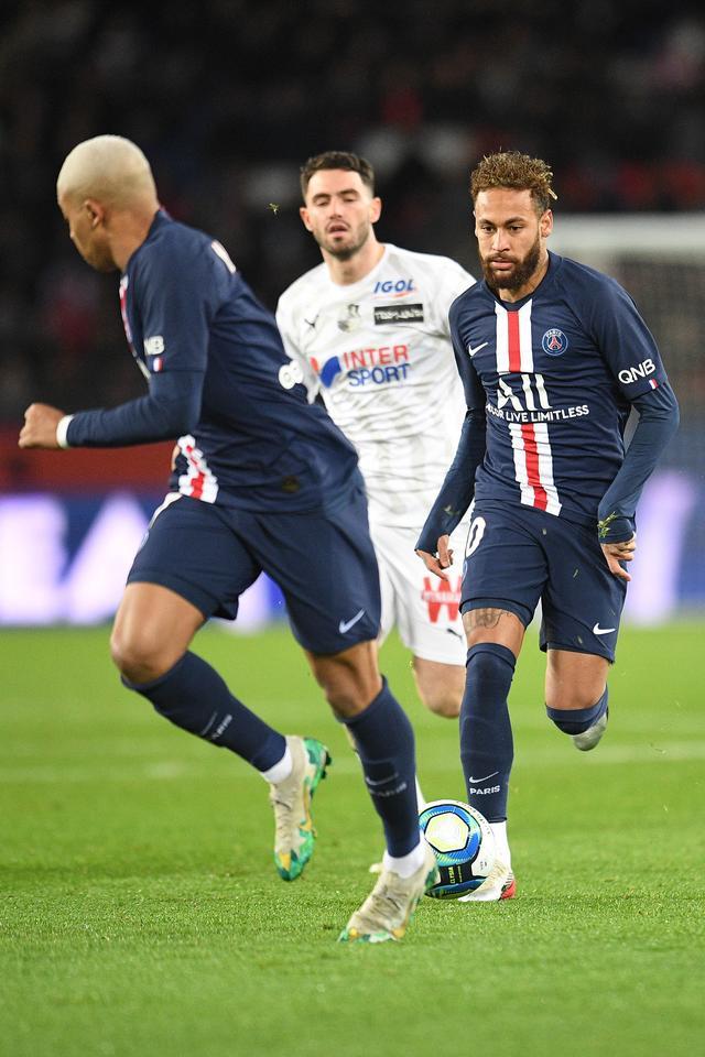 亚眠客场告捷,挣扎于法甲降级区的简单介绍 亚眠客场告捷,挣扎于法甲降级区的简单介绍