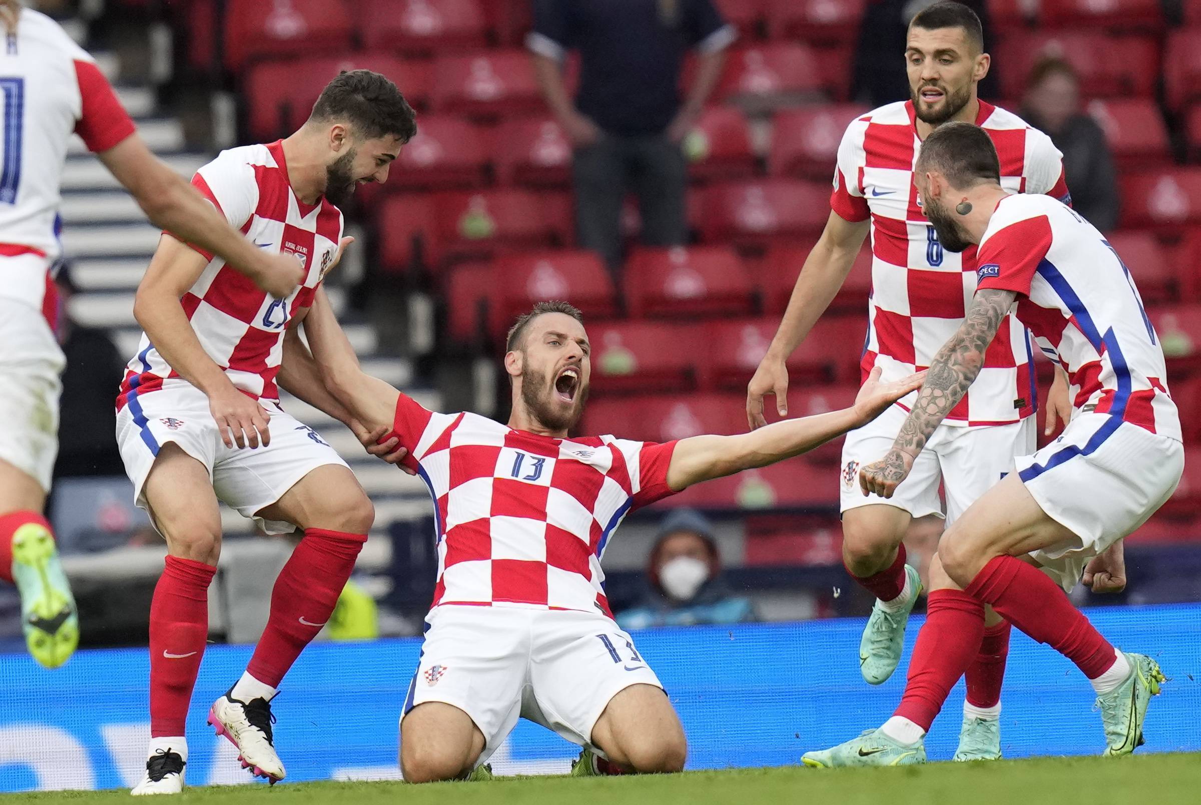 包含英格兰主场失利！困境中的国家队如何应对？的词条