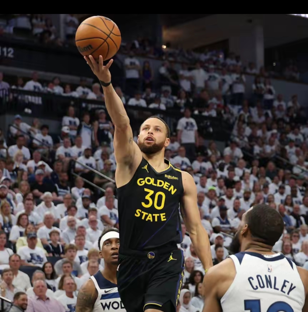 加拿大男篮鏖战勇士B队，库里高光表现的简单介绍