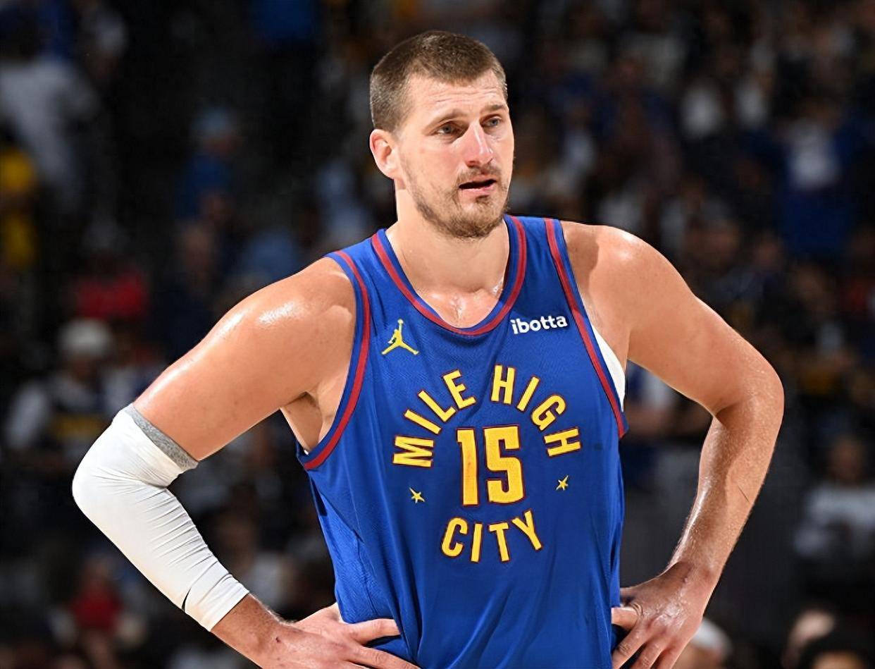 广东队鏖战福建队,约基奇高光表现 广东队鏖战福建队,约基奇高光表现