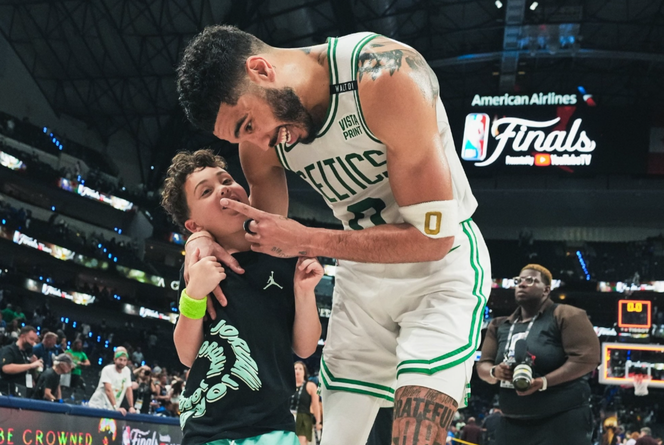 独行侠力克雄鹿，塔图姆惊艳四座