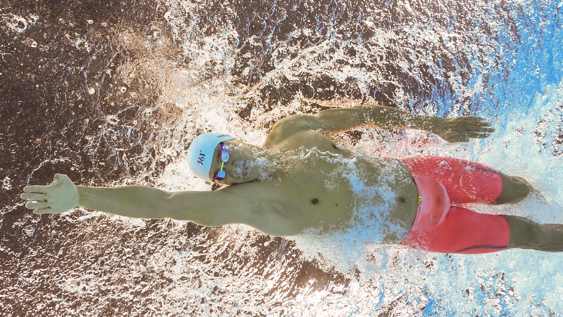 绿茵棋局，当格子军团的狂想曲遇上蓝白钻石的恒定频率